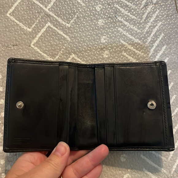 Small coach wallet- Excellent used condition - Picture 2 of 5